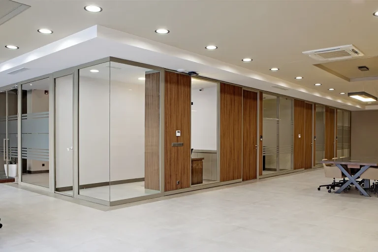 Rayon Tekstil ofisinde Alveo ve Vitrum bölme sistemleri kullanımı