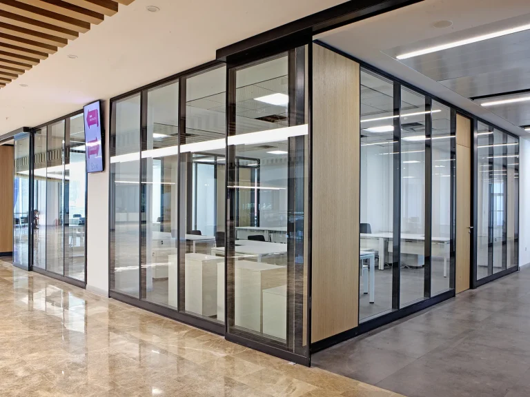 Maslak Sarıyer Belediyesi ofisinde kasetli Alveo bölme sistemi