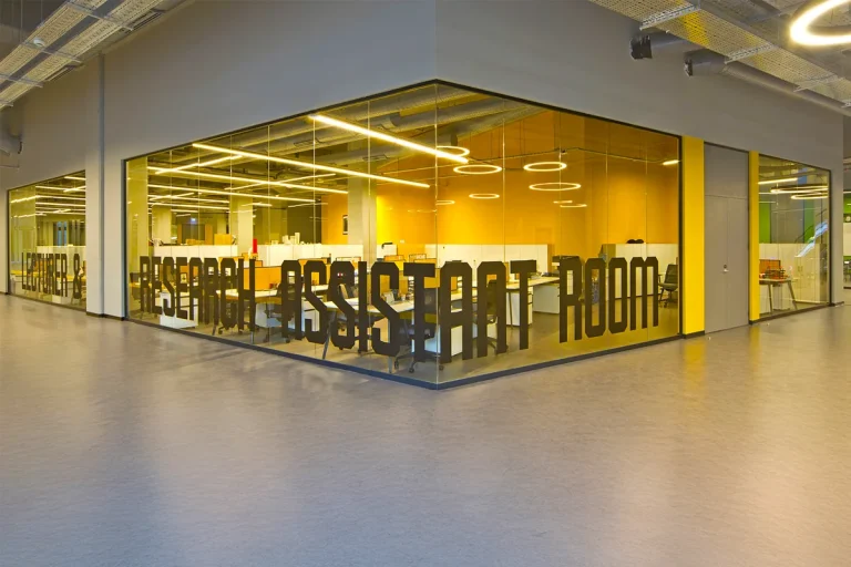 Nişantaşı Üniversitesi Maslak kampüsü cam cama bölme sistemi uygulaması